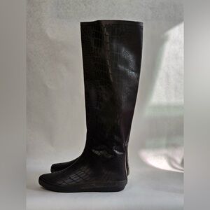 Black Crocodile Pattern Knee-High Boots
